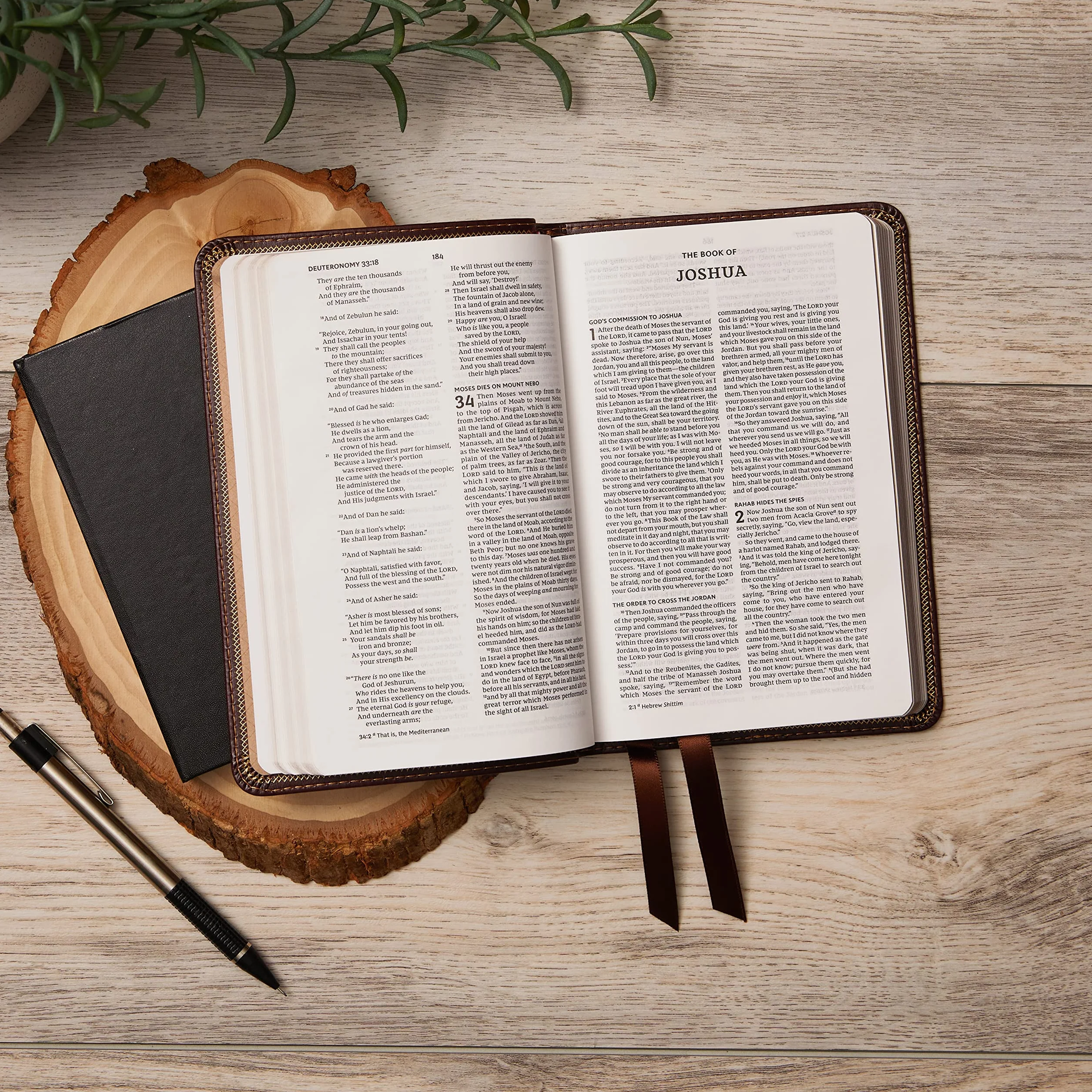 NKJV, Value Thinline Bible, Compact, Imitation Leather, Blue, Red Letter Edition: Holy Bible, New King James Version