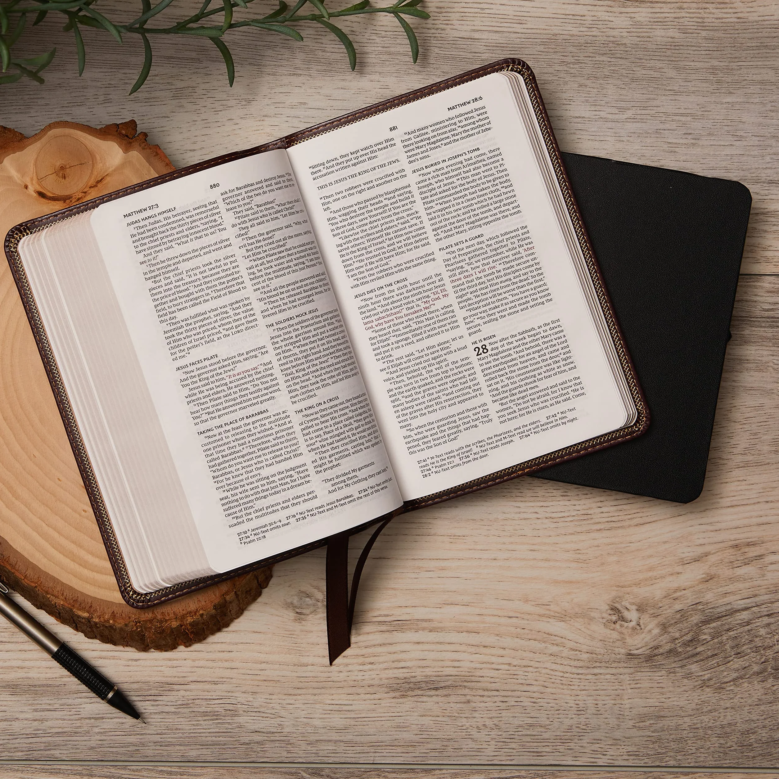 NKJV, Value Thinline Bible, Compact, Imitation Leather, Blue, Red Letter Edition: Holy Bible, New King James Version