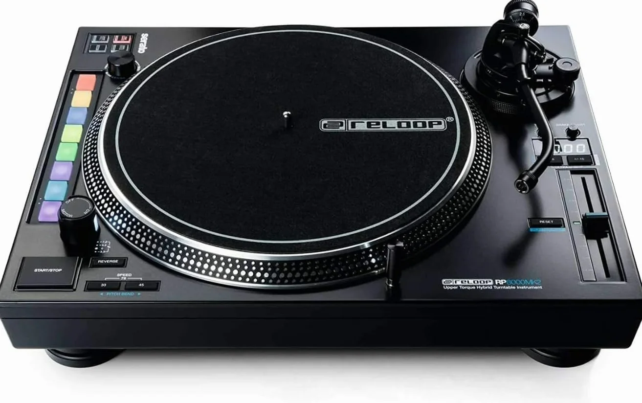 Reloop RP-8000 MK2 - Najbardziej zaawansowany gramofon DJ-ski wszech czasów, 7 trybów wydajności oznaczonych kolorami RGB, Platter Play: kontrola prędkości obrotowej gramofonu.