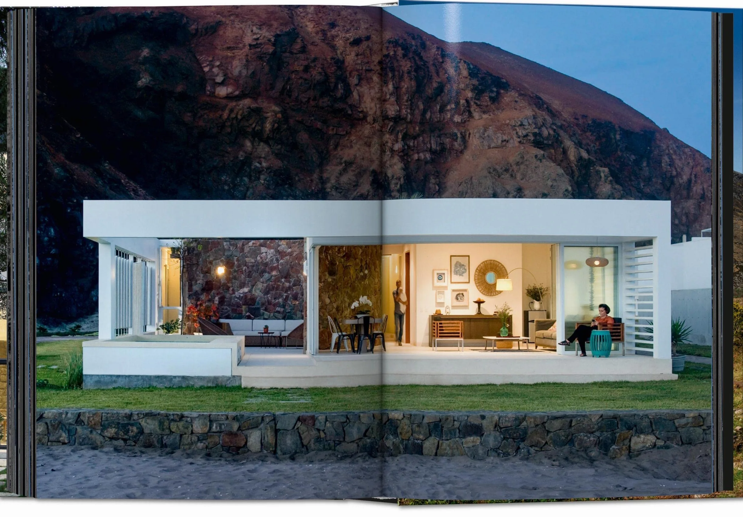 Homes for Our Time. Contemporary Houses Around the World. 45th Ed.