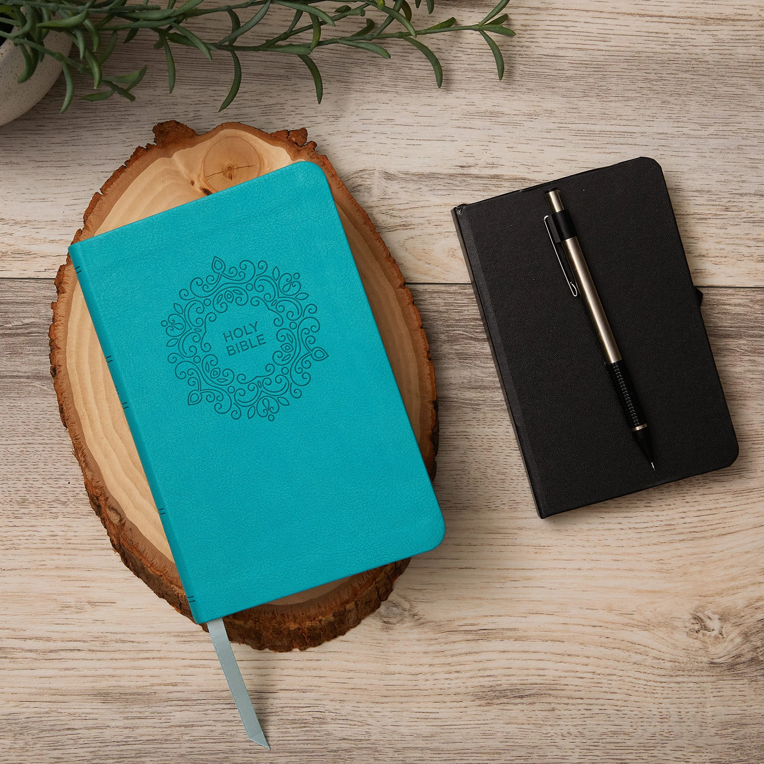 NKJV, Value Thinline Bible, Compact, Imitation Leather, Blue, Red Letter Edition: Holy Bible, New King James Version