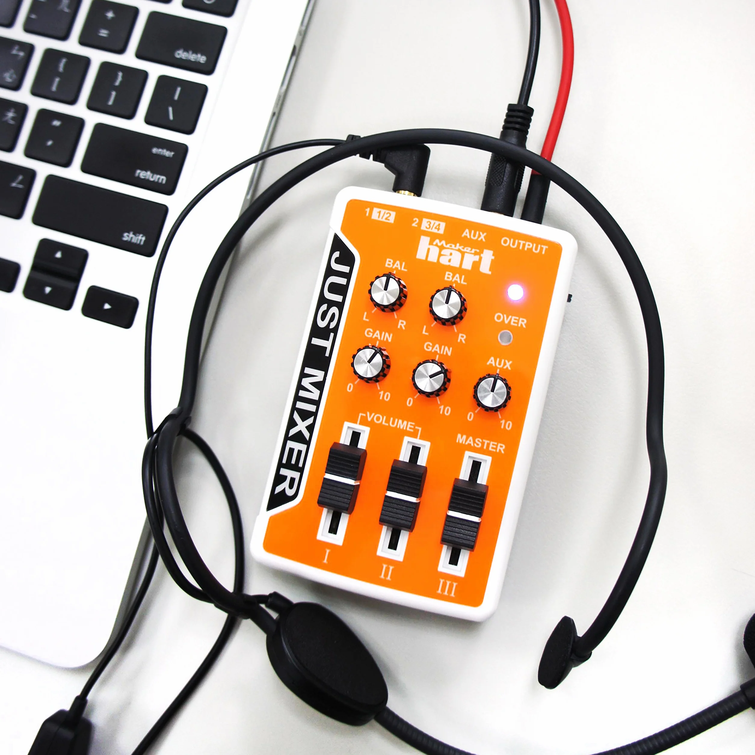 JUST MIXER Mikser audio/DJ – zasilany baterią/USB, przenośny kieszonkowy mikser audio z 3 kanałami stereo (3,5 mm) plus włącznik/wyłącznik (pomarańczowy)