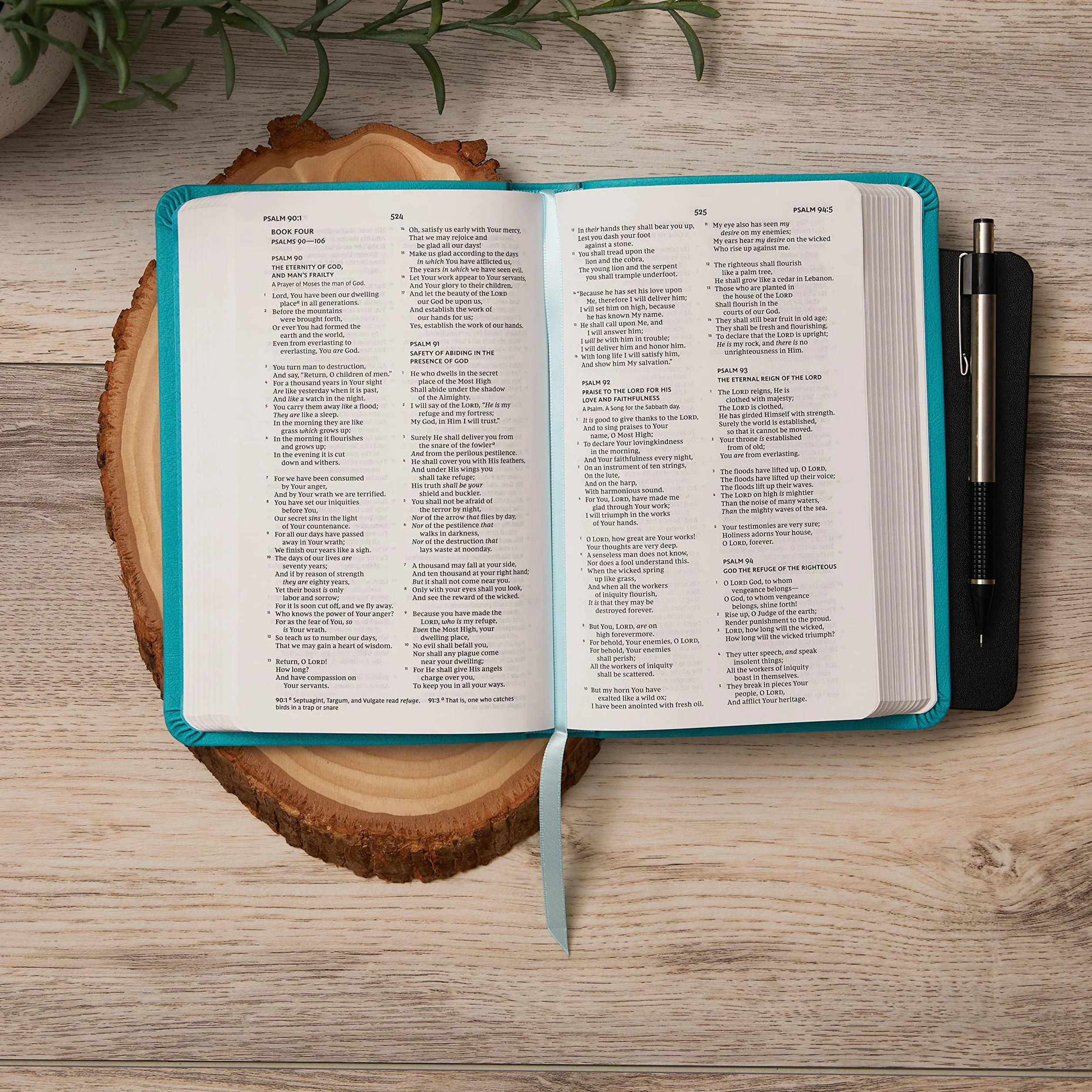NKJV, Value Thinline Bible, Compact, Imitation Leather, Blue, Red Letter Edition: Holy Bible, New King James Version